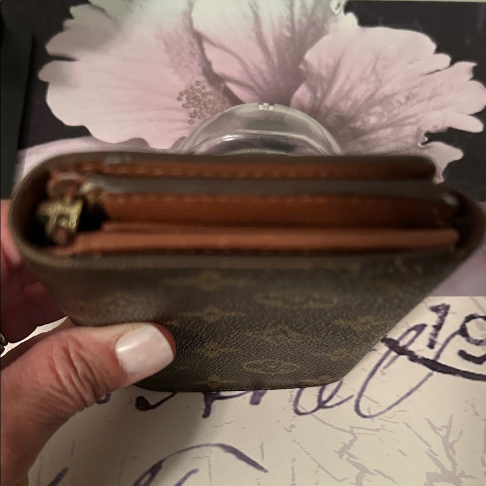 Louis Vuitton Brown and Gold Monogram Wallet - Picture 4 of 11